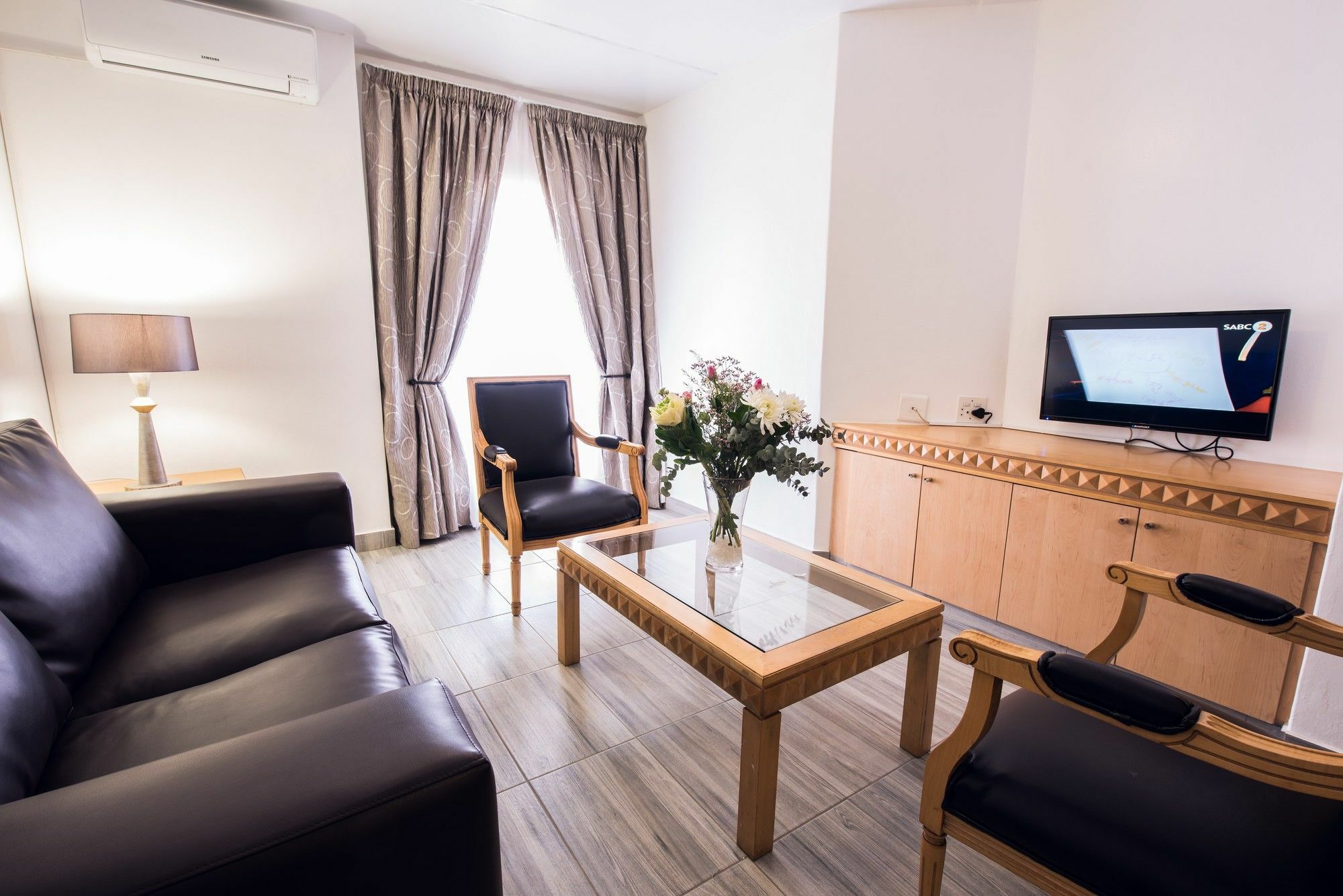 Airport Inn Executive Suites ケンプトンパーク エクステリア 写真